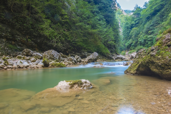 Гуамское ущелье, река Курджипс.